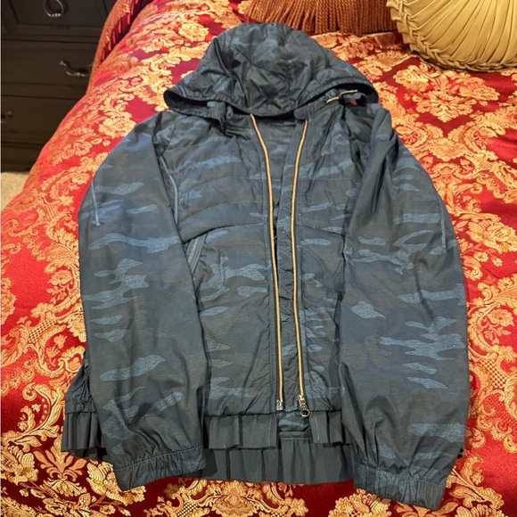 lululemon athletica Jackets & Blazers - lululemon athletica Navy Camouflage Puffer Jacket